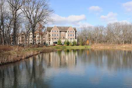 1800 Amberley Ct #101 Lake Forest, IL 60045