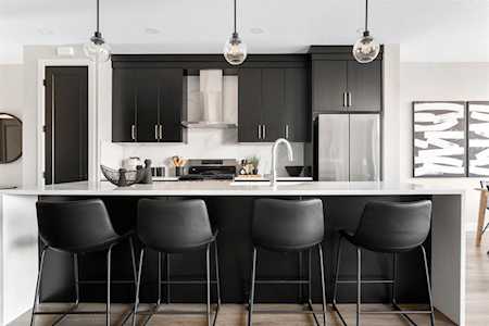 82 Royal Elm Green NW Calgary, AB T3G 0G8