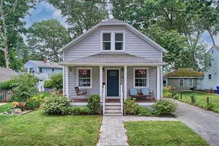 15 Clifton Ave East Providence, RI 02915