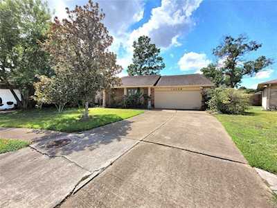 10109 Fernstone Ln Houston, TX 77070