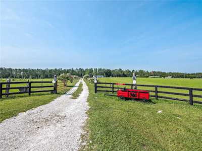 26202 Atlantis Ln Brooksville, FL 34601