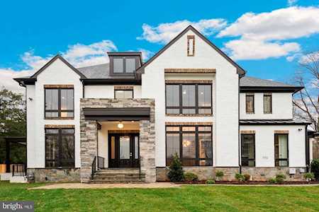 702 Walker Rd Great Falls, VA 22066