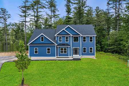 8 Lorraine Ave Salem, NH 03079