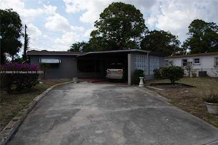 267 NW 30th Ter Fort Lauderdale, FL 33311