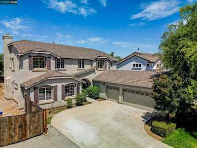 1833 Tanglewood Lane Brentwood, CA 94513
