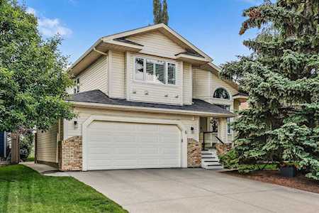 6 Douglas Park Close SE Calgary, AB T2Z 2A8