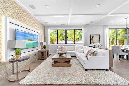22 Torosa Lake Forest, CA 92630