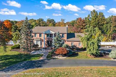 32 Rowena Rd Manalapan, NJ 07726