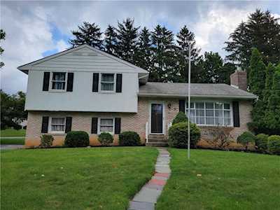 2 Gordon Dr Easton, PA 18045