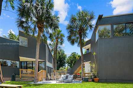 3301 NE 17th Ct Fort Lauderdale, FL 33305