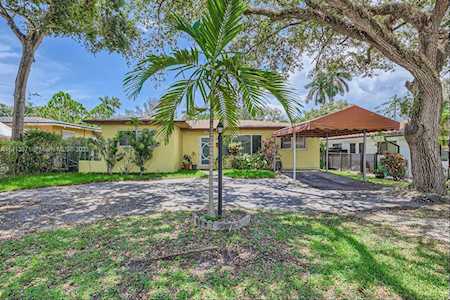 2380 NE 184th Ter North Miami Beach, FL 33160