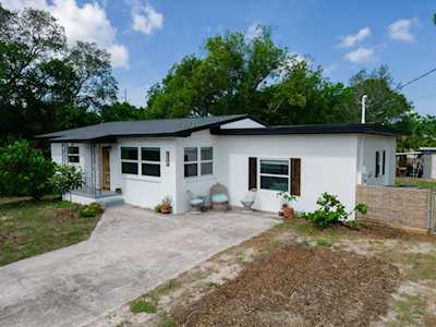 395 N Walton Ave Tarpon Springs, FL 34689