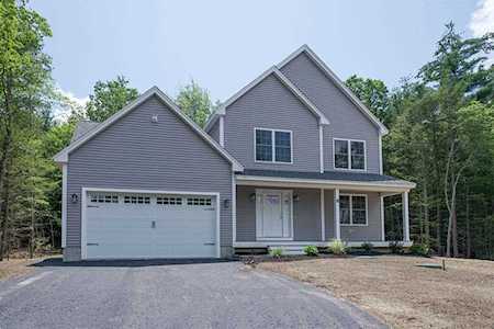 8 Kristina Ln Sandown, NH 03873