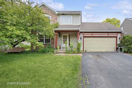 2060 Lyndhurst Ln Aurora, IL 60503