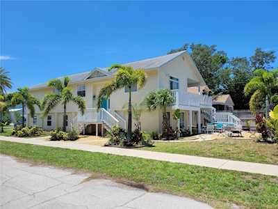 402 Indiana Ave Crystal Beach, FL 34681