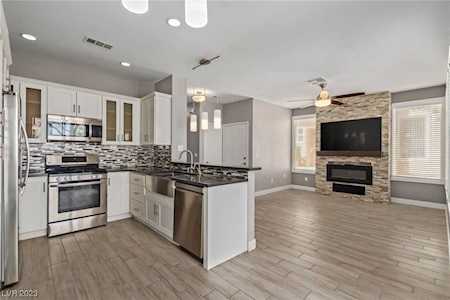 251 S Green Valley Parkway #5211 Henderson, NV 89012