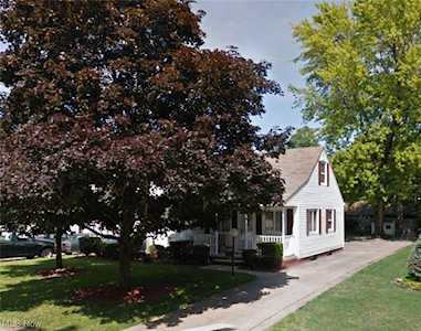 153 Parkwood Ave Avon Lake, OH 44012