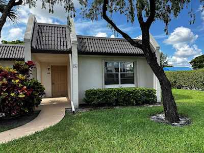 122 Lake Rebecca Drive West Palm Beach, FL 33411