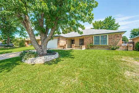 923 Flagstone Drive Arlington, TX 76017