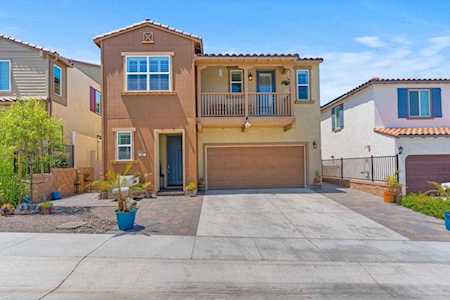 827 Brookdale Dr Vista, CA 92081