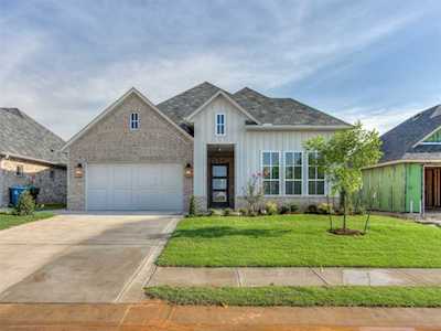 125 Pont Neuf Ct Edmond, OK 73034