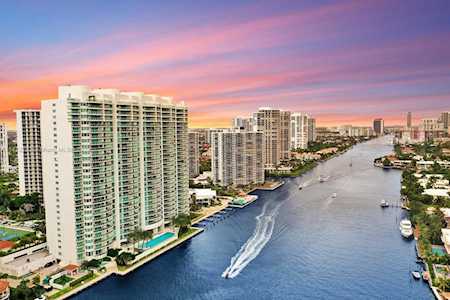 20201 E Country Club Dr #1005 Aventura, FL 33180
