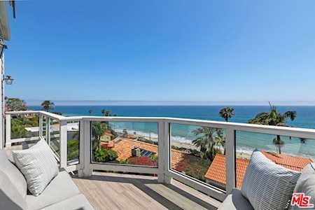 17819 Castellammare Dr Pacific Palisades, CA 90272