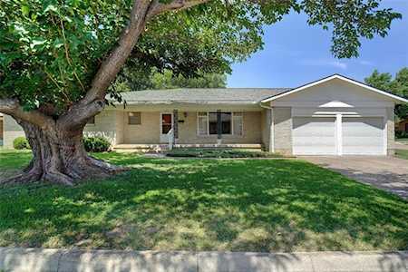 4729 Mackey Drive North Richland Hills, TX 76180