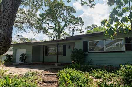 1237 Holiday Dr Tarpon Springs, FL 34689
