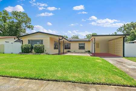 3031 Carrevero DR W Jacksonville, FL 32216