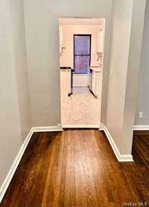 209th St E 209 St E #4 Bronx, NY 10467