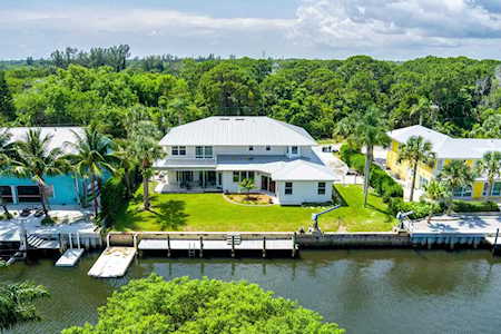 9205 SE Delafield Street Hobe Sound, FL 33455