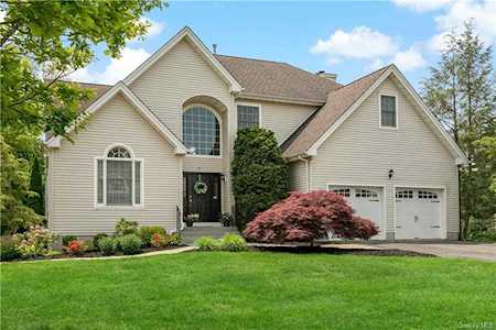 14 Loomis Dr Baldwin Place, NY 10505