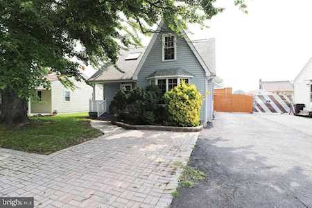 22 Hillview Ave New Castle, DE 19720