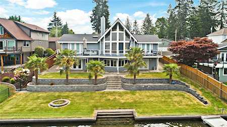 4613 N Island Dr E Bonney Lake, WA 98391