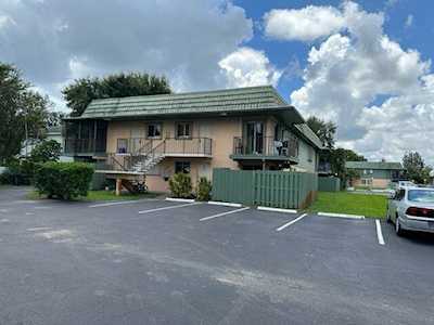 1850 Fairview Villas Drive #2 Palm Springs, FL 33406