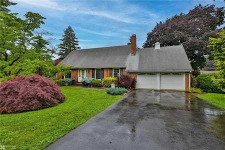 285 Bridle Path Rd Bethlehem, PA 18017
