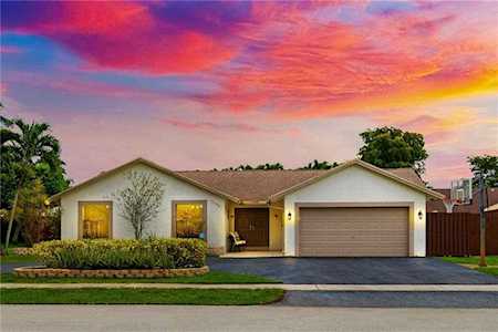 9590 NW 17th St Plantation, FL 33322