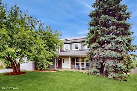 1825 Ashford Ln Crystal Lake, IL 60014