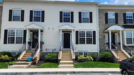 384 Oxford Oak Drive Blacklick, OH 43004