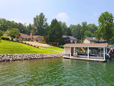 Smith Mountain Lake Waterfront Homes | RoanokeRealEstate.com