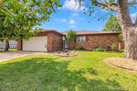 9321 E 57th St Tulsa, OK 74145