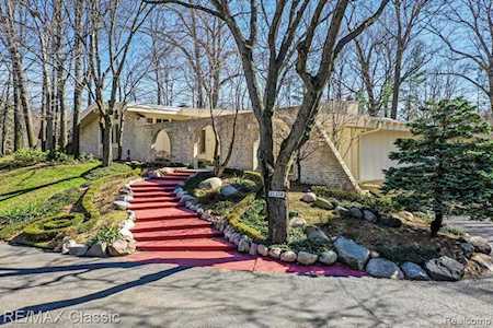 21308 Lujon Dr Northville, MI 48167