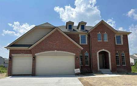 56439 Scotland Dr Macomb, MI 48042
