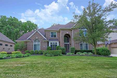 22085 Lujon Dr Farmington Hills, MI 48167