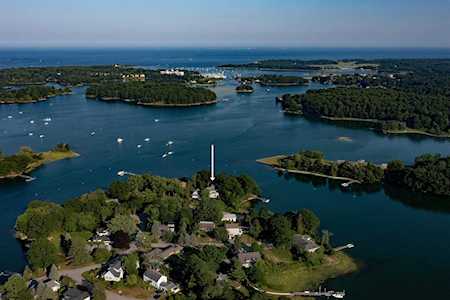 64 Pleasant Point Dr Portsmouth, NH 03801