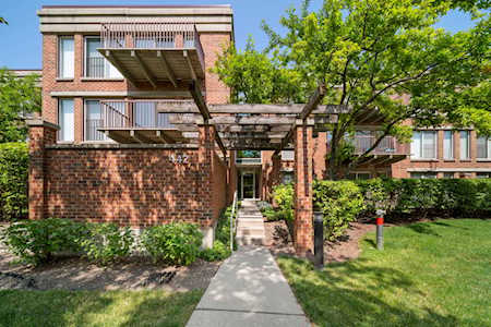 442 Kelburn Rd #121 Deerfield, IL 60015