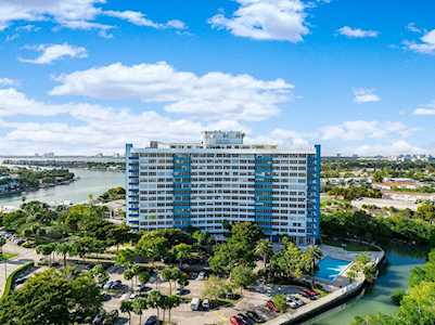 7441 Wayne Ave #14E Miami Beach, FL 33141