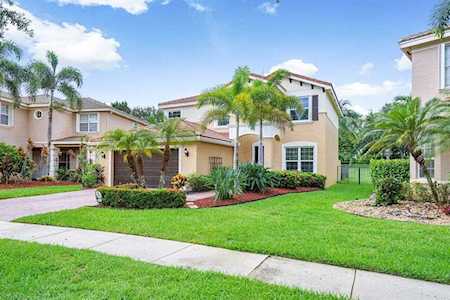 8171 Emerald Winds Circle Boynton Beach, FL 33473