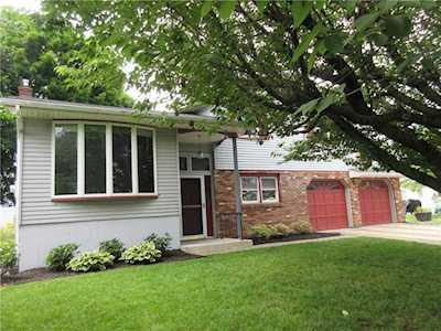 4371 High View Dr Nazareth, PA 18064